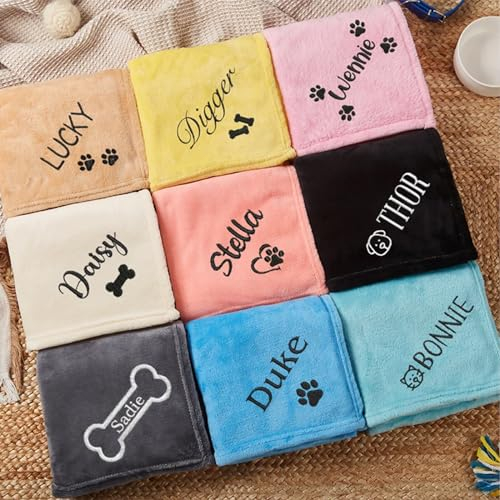 IEK Personalisierte Hundedecke, individuelle Decke für Hunde, Stickerei, Hundename, Haustierdecke, Pfotenabdruck, Welpendecke, Hundegeschenk (150 x 100 cm)