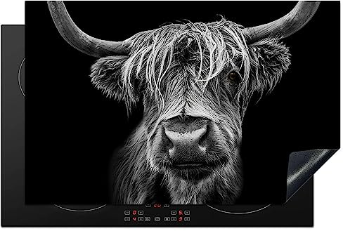 KitchenYeah© Herdabdeckplatte Einteilig Induktionsmatte Küche Abdeckung | 80x52 cm - Ceranfeld Herd Abdeckplatte Vinyl Matte Aufrollbar Schottisches Hochlandrind - Kuh - Schwarz und Weiß - Tiere