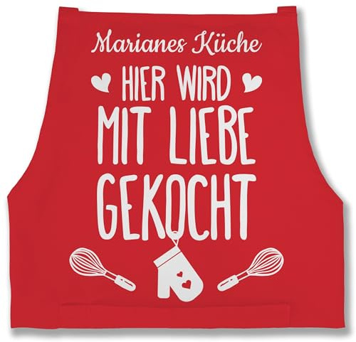 Geschenk mit Namen personalisiert by Shirtracer - Schürze - Kochschürze - Hier wird mit Liebe gekocht mit Name I Geschenk Kochen