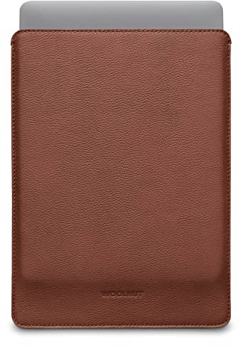 WOOLNUT Schutzhülle für MacBook Pro 14 – Laden in der Hülle – Vollnarbenleder, Innenseite aus Wollfilz – perfekte Passform – skandinavisches Design, kompatibel mit Apple MacBook Pro 14 Zoll – Braun