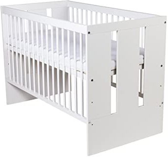 KMbaby Babybett Paulus Weiß 120×60 cm – Baby Kinderbett Gitterbett 3-Fach höhenverstellbar – Lackiertes Kiefernholz & MDF – Stabil & Sicher