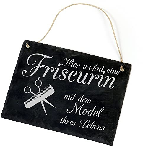 Türschild Haustür Deko - Hier wohnt eine Friseurin mit dem Model ihres Lebens - Schiefertafel mit Gravur 22x16cm Haustürschild Türschilder Haustür Schild Frisörin Friseur Friseure Dekoration