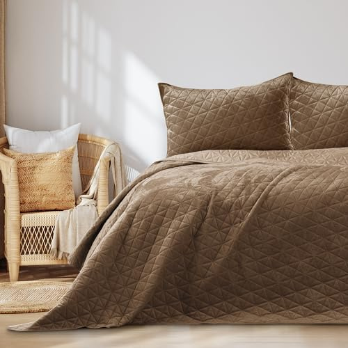 RESTILO Tagesdecke 220x240 cm Cappuccino Steppung Velvet Samt Laila