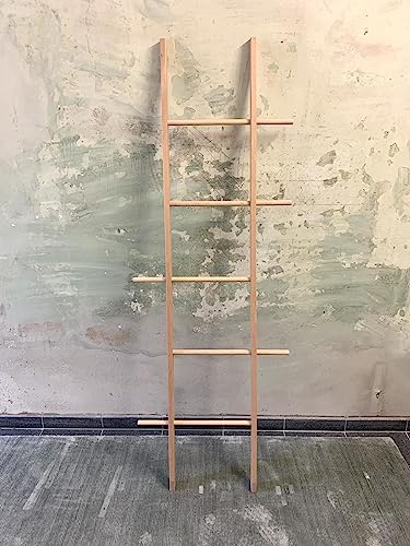 Tidyboy Kleiderleiter aus Holz: Moderner Kleiderständer und Handtuchleiter aus Massivholz mit Designerfunktion; Als Dekoleiter und Herrendiener verwendbar; Buche Maße H 178cm x B 47cm.