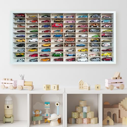 Dekoralove Spring Cars Organizer – Weißer Wandvitrine aus Holz – Kleine Eckvitrine in Weiß für Autos im Maßstab 1:64 – Sammlerregal aus Holz mit 80 Fächern78,80 × 41,20 cm