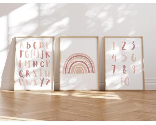MeinBaby123® Bilder Kinderzimmer | 3er Set A4 Poster | Alphabet ABC Lernposter Zahlen Regenbogen | Deko Kinderzimmer Mädchen | Babyzimmer | Wandposter Premium(ABC, Regenbogen, Zahlen - rosa)