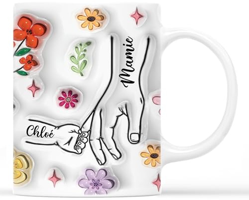 Cadeau Plus Mug Personnalisé Prénom - Mamie Tenant Les Mains - Fete Des Grands Meres Tasse (Modèle #2)