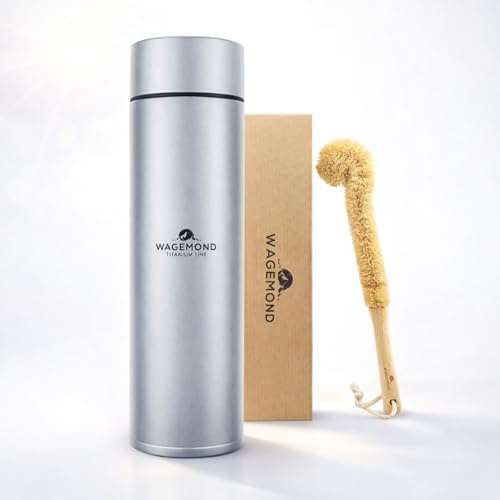 wagemond Bouteille isotherme en titane 450 ml – Ultra légère et double paroi isolée | 100 % titane, neutre au goût et sans BPA | Avec infuseur à thé et brosse naturelle | Pour le quotidien, les