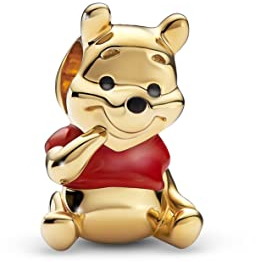 PANDORA Disney Winnie Puuh Bär Charm aus 14 Karat vergoldeter Metalllegierung und roter Emaille - Kompatibel mit PANDORA Moments Armbänder