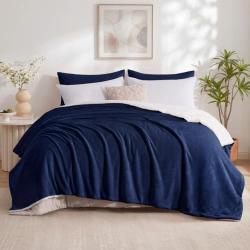 Aisbo Manta Sofa Invierno Polar - Mantas para Cama 135 150 Gruesa Calentita Manta de Sofá Suave y Caliente con Borreguito, Reversible de Franela y Borrego Azul Marino 220x240 Grande, Sherpa Blanket