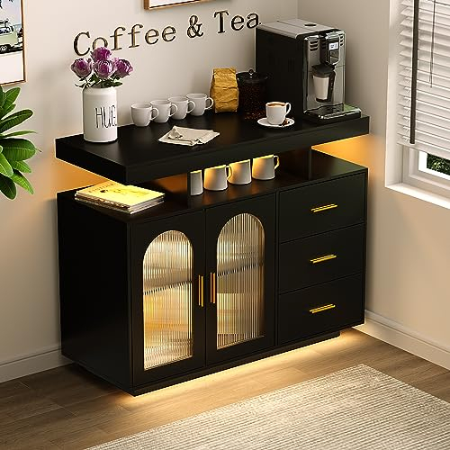 FREDEES LED Küchenschrank mit Ladefunktion, küchenbuffet mit 3 Schubladen und RGB Licht, Holz Sideboard mit Regal Kapazität für Esszimmer/Wohnzimmer/Küche(Schwarz)