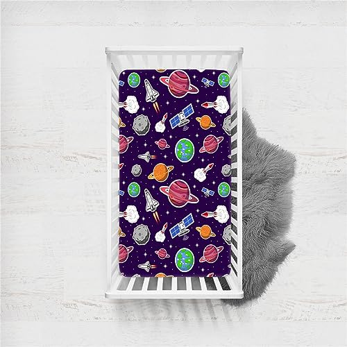 Odot Spannbettlaken für Kinderbett, Kinderwagen Matratzenbezug, Weiche Babybett Spannbetttuch Spannbettlaken, Perfekte Passform Durch Rundum-Gummizug (140x70cm,Planet Rakete 1)