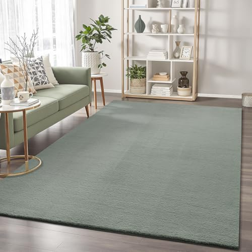 the carpet Cosy – Kuscheliger Fellteppich, Weich & Elegant, Waschbar und Für Fußbodenheizung Geeignet, Öko-Tex Zertifiziert, Hochwertiger Kunstfell Teppich, Grün, 160 x 220 cm