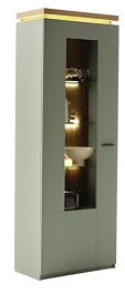 möbelando Vitrine >MONIZ< in Salbei-Grün/Eichenfarben Dekor, mit gedämpfter Tür– Elegante Stauraumlösung mit Glas-Elementen und LED-Beleuchtung, Maße: B/H/T ca. 70/197/38 cm