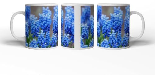 Efecto de jacinto de uva en crecimiento salvaje: sepia como taza de 300 ml, de cerámica blanca, maravillosa como regalo o su nueva taza favorita.