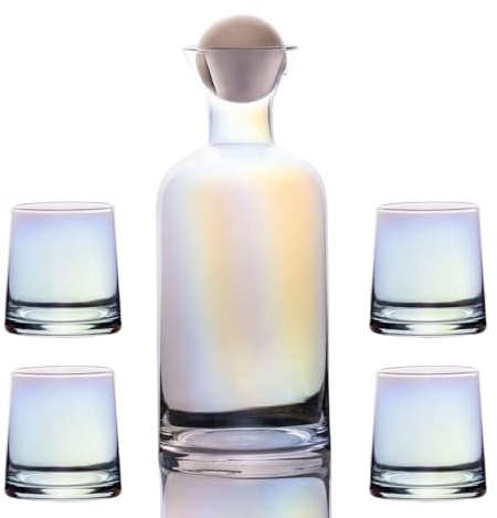 Intirilife Karaffe mit 4 Gläsern Set aus Glas mit Regenbogen Schimmer - Karaffe 1.1 Liter Füllmenge - Gläser 200 ml Füllmenge - Geschenk Set Kanne Krug mit Balldeckel für Heiße und Kalte Getränke