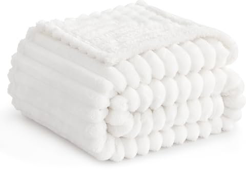 RUIKASI Kuscheldecke Flauschig Decke Weiß - 130x150cm Fleecedecke Sofadecke Couchdecke für Wohnzimmer Deko Tagesdecke Blanket, Weiche Wolldecke Warme Korddecke als Wohn- & Kuscheldecken