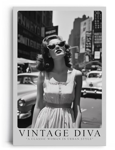 Paul Sinus Leinwandbild 40x60cm Leinwandbild Vintage Diva – Stilvolle Schwarz-Weiß-Fotografie einer glamourösen Frau in urbaner Kulisse, Retro-Ästhetik
