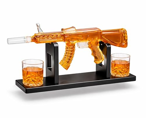 AK47 Kalaschnikov XXL whiskykaraff presentset, 850 ml karaff med 2 glas vardera 225 ml, glas och trä, gevär på trästativ, handgjorda – herrgåva, fars dagspresent