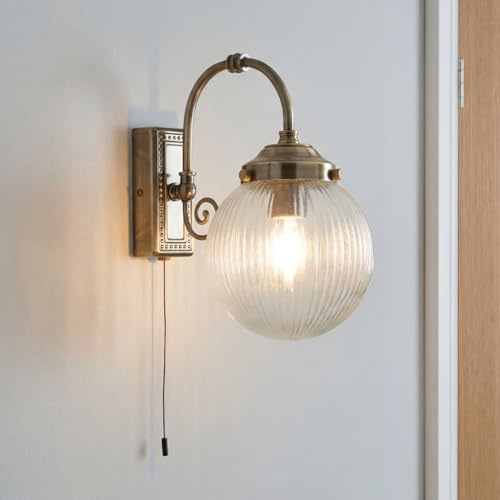 Licht-Erlebnisse Wandlampe mit Schalter IP44 Glas Metall in Messing antik H: 27 cm E14 Wandleuchte Badezimmer Spiegelleuchte Badlampe