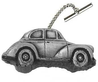 Morris Minor 2-Türer Saloon ref160 Zinn-Effekt Design auf einer Krawattennadel mit Kette