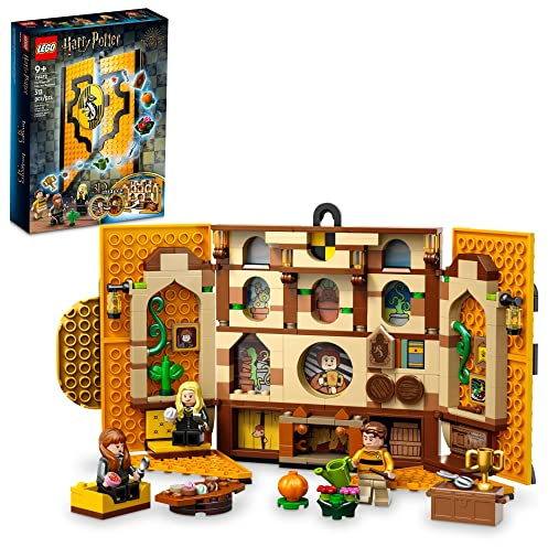 LEGO Harry Potter Hausbanner, Hufflepuff, 76412, Hogwarts Schloss, Gemeinschaftsraum, Wanddekoration, Bauset mit 3 Figuren und Mandragone, Sammlerspielzeug, Harry Potter Idee