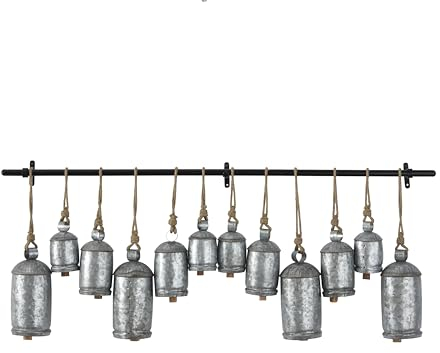 Deco 79 Metallglocke für drinnen und draußen, tibetisch inspirierte Meditation, dekorative Kuhglocke mit Jute-Seil und Stange, 121,9 x 15,2 x 50,8 cm, silberfarben