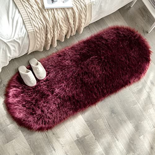 MIULEE Faux Fell Teppich Flauschig Weiche Warm Modern Bodenmatte Sofa Matte Kunstfell Dekofell Unregelmäßig Bettvorleger Wolle Longhair Optik Gemütliches 60x160 cm Weinrot