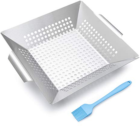 Birdtown Traders Big BBQ Grill Basket – Outdoor Grilling Accessories perfect for Vegetables, Fish, Meat, Kababs – Deluxe Stainless Steel Barbecue Pan (30 x 30 x 7.5 cms) with Silicone Basting Brush