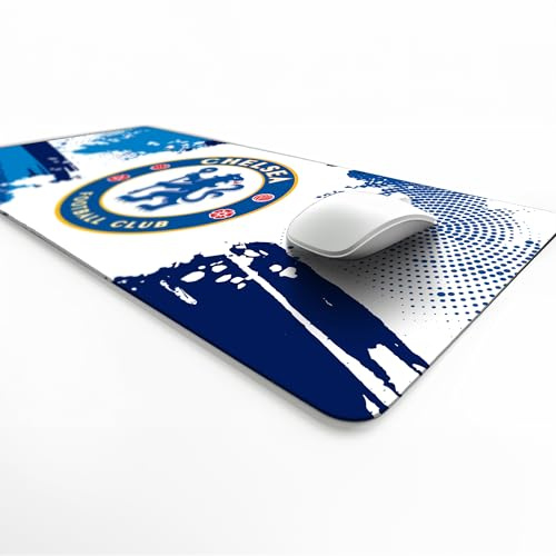Licensed Décor Chelsea FC Schreibtischunterlage – Vollfarbiges Wappen auf grafischem Spritzer – 35 x 60 cm