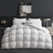 Deodar Couette 200x220 Couette en Duvet 4 Saisons, 1850g Remplissage Duvet et Plumes d'oie, Housse 100% Coton, Respirante Légère, Lavable, Certifié Öko-Tex et RDS, Blanc