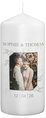 PhotoFancy® - Personalisierte Hochzeitskerze - Fotokerze mit eigenem Foto/Text bedrucken lassen - Kerze mit Hochzeits-Design: Verzauberte Liebe - 15 cm Höhe