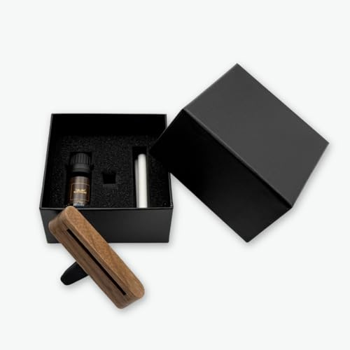Personalisiertes Auto Lufterfrischer Set aus Walnussholz mit Wunschgravur – Inkl. 5ml Duftöl, 2 Duftsticks & Edler Geschenkbox – Individuelles Autozubehör Geschenk (Suede Vanilla)