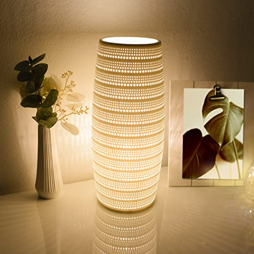 VOLIOS® Keramik Tischlampe ink. 6 Watt LED Birne I Dekolampe I Nachttischlampe I Tischleuchte weiß I beleuchtete Deko (Zylinder mit Lochmuster)