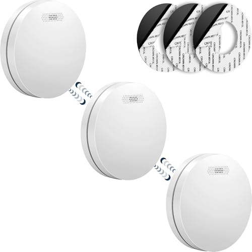 SAVS SM11R4 Funkvernetzter Rauchmelder 3er-Pack – 10 Jahre Batterie – Extra flaches Design – Kein LED-Licht – Montage ohne Bohren – Entspricht europäischer Norm – Vernetzbarer Feuermelder | Funkvernetzter Rauchwarnmelder mit 10-Jahres-Batterie, Vernetzung von bis zu 30 Meldern, LED-frei und Montage ohne Bohren.