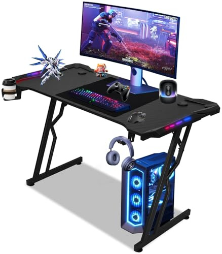 Jaxguom Scrivania Gaming LED 120 x 60cm, Tavolo Gaming Ergonomica, Postazione Gamer con Superficie in Fibra di Carbonio, Scrivania per Computer con Porta Tazza e Gancio per Cuffie, Nero