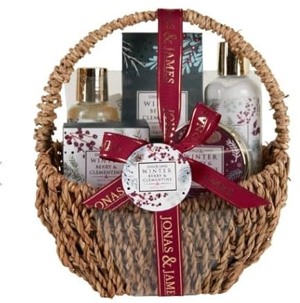 New FT-Store Bath Gift Set – (WHITE AND BROWN) - Infused With The Festive Scents Of Winter Berries And Zesty Clementine –Includes Body Scrub, Bath Soap, Bath Salts, Bubble Bath & Body Lotion – R01.