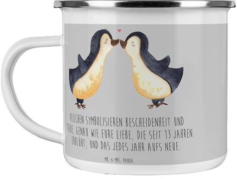 Mr. & Mrs. Panda Kaffeetasse 13. Hochzeitstag Veilchenhochzeit - Geschenk, Treue, Verbundenheit, Heiraten, Ehejubiläum, Ehemann, Emaille Tasse, Hochtzeit, feiern, Geschenke, Ehefrau, Teetasse, Pott