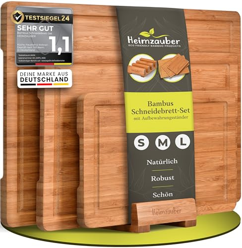Schneidebrett Holz 3er Set | Premium Frühstücksbrettchen | Bambus Massiv 2cm dick | inkl. Ständer | Holzbrett Servierplatte mit Saftrille für die Küche