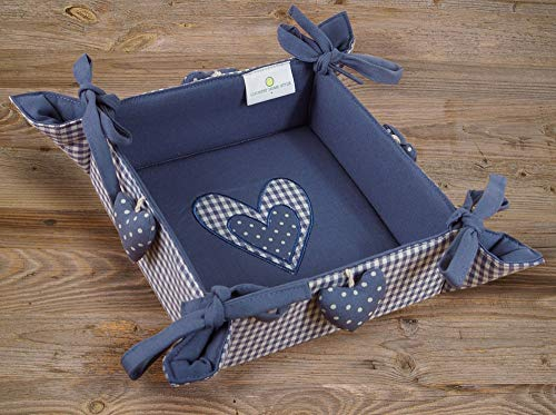 Brotkorb Stoff LINA 20x20 cm - Eckiger Brötchenkorb in blau mit Herzen & kariert - Nachhaltig aus 100% Baumwolle, waschbar bei 30°, Landhausstil für Brot, Brötchen, Gebäck oder Tischdekoration