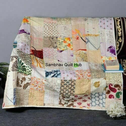 Handgefertigte Vintage-Sari-Patchwork-Kantha-Steppdecke, Vintage-Stil, dekorative Tagesdecke, Quilten, Hippie-Steppdecke, King-Size-Bett, Überwurf, Decke (weiß, 228 x 274 cm)
