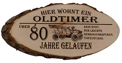 Hier wohnt EIN Oldtimer über 80 Jahre gelaufen Geburtstag Baumscheibe Rindenscheibe Spruch Gravur Schild Geschenk Holz Erle unbehandelt + Aufhänger 21-40 cm Wählbar (1002 32-40 cm)