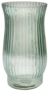Ivyline Airlie Gerippte Vase in Salbeigrün – nachhaltig und hochwertig – wasserdicht und trendy – Glasvase für den Innenbereich – H27 x D14,5 cm