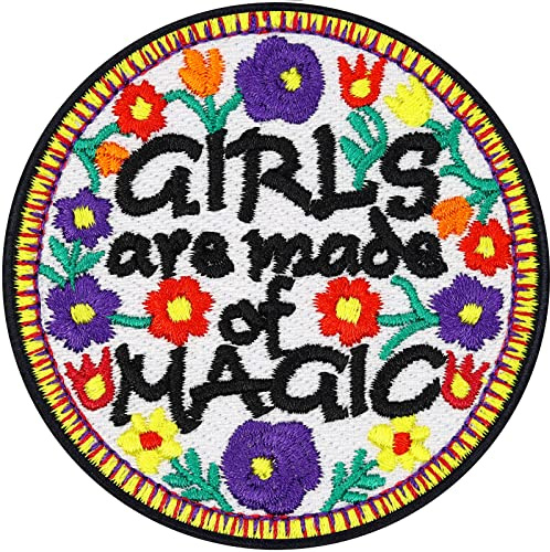 Girls Aufnäher Motivations Aufbügler Girls Are Made of Magic Patch zum annähen/aufbügeln | Hippie Flicken mit Stickerei Feminismus Geschenk Applikation für alle Stoffe | 70x70mm