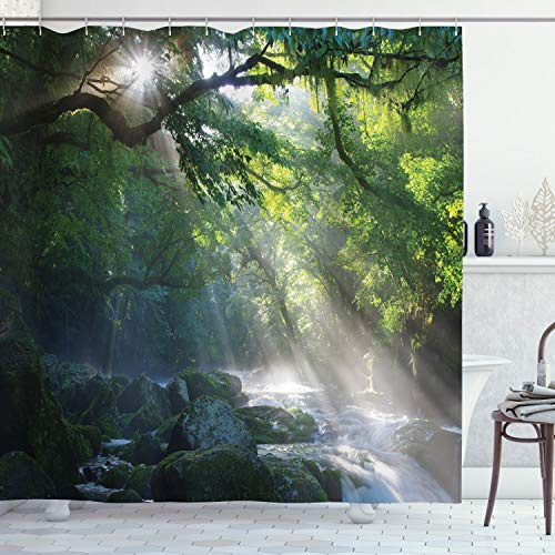 ABAKUHAUS Regenwald Duschvorhang, Jungle Sonnenlicht Bäume, Stoffliches Gewebe Badezimmerdekorationsset mit Haken, 175 x 180 cm, Grün Weiß