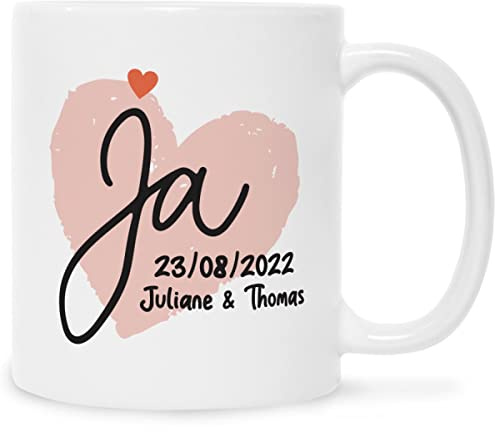 GRAVURZEILE Tasse mit Spruch - Wir Sagen Ja - Personalisiert mit Namen & Datum - Herzliches Geschenk zur Hochzeit - Geschenk für Sie & Ihn - Kaffeetasse Kaffeebecher - Farbe Weiß