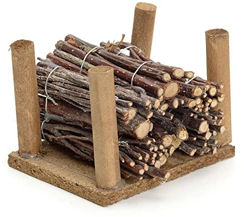 Holzstapel mit Zweigen für Selber-Bauen-Krippe