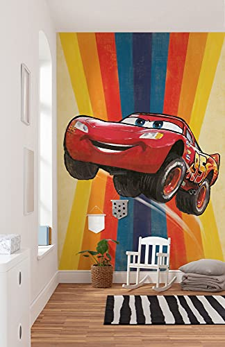 Komar Disney Vlies Fototapete - Cars Jump - Größe: 200 x 280 cm (Breite x Höhe) - Auto, Jungenzimmer, rot, Kinderzimmer, Tapete - IADX4-055