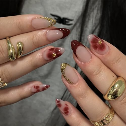 Nymora 24 Stück rote Press On Nails mit 3D Goldstreifen Perlendesign, Blumen Kunstnägel - Perfekt für Frauen und Mädchen - Nägel zum Aufkleben - Acryl Nagelspitzen - Mandelförmige Kunstnägel