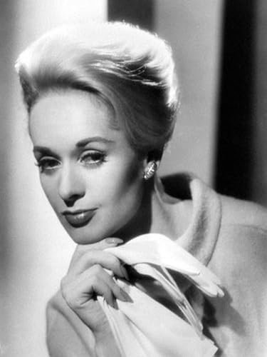 Tippi Hedren is Melanie Daniels (The Birds) - Poster cm. 30 x 40